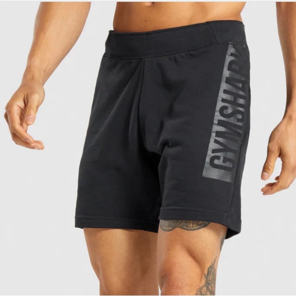 BOLD SHORTS
Black
Gymshark Mens
Slim Fit